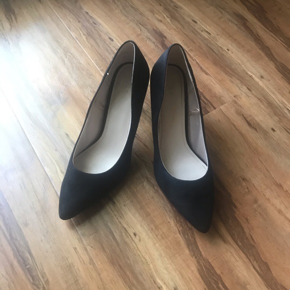 👠 H&M Black Pointed Toe Heels - Picture 2 of 6